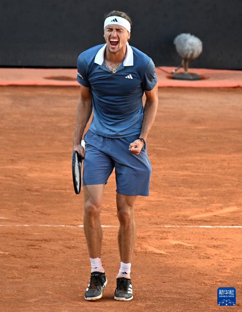 关于美国网球队鏖战西班牙网球队,兹维列夫绝境逆转的信息 关于美国网球队鏖战西班牙网球队,兹维列夫绝境逆转的信息