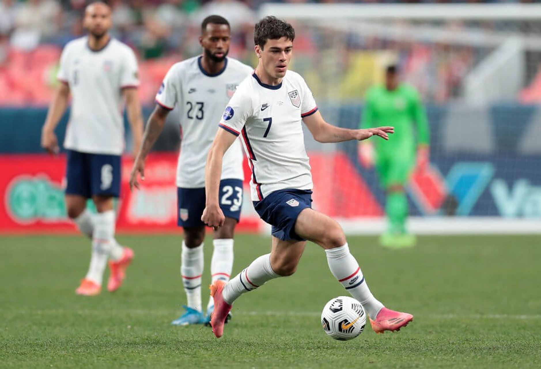 巴西绝杀日本,乔瓦尼·雷纳送出助攻 巴西绝杀日本,乔瓦尼·雷纳送出助攻