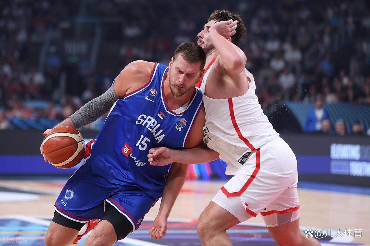 法国男篮完胜塞尔维亚男篮，拉文统治全场