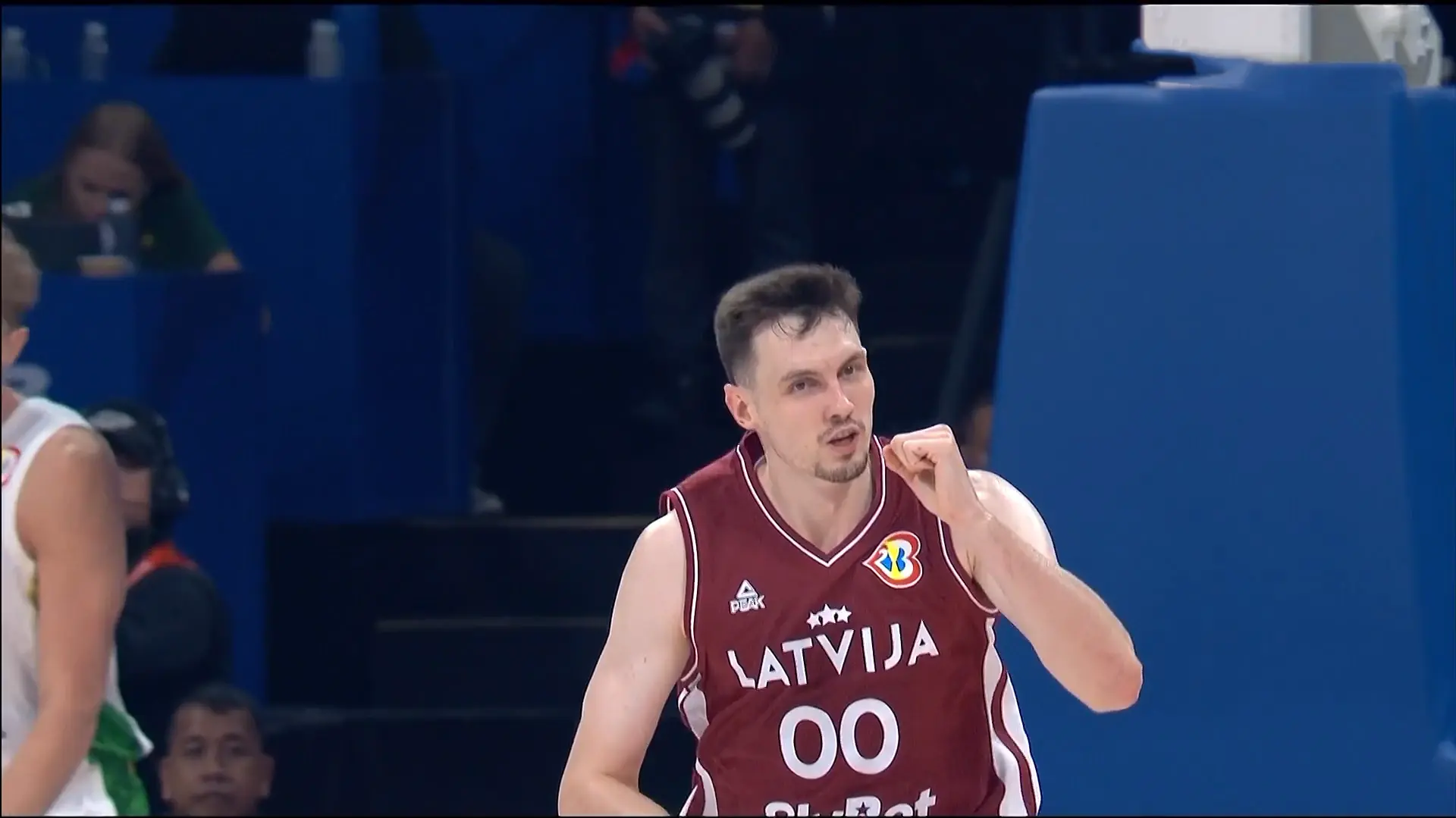 包含立陶宛男篮翻盘勇士B队，乔治·希尔制霸全场的词条