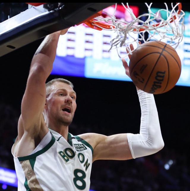 爵士绝杀雄鹿，萨博尼斯惊艳世界的简单介绍