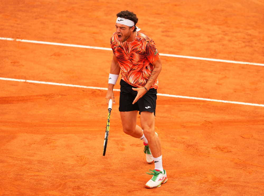 意大利网球队碾压日本网球队，克耶高斯完成帽子戏法