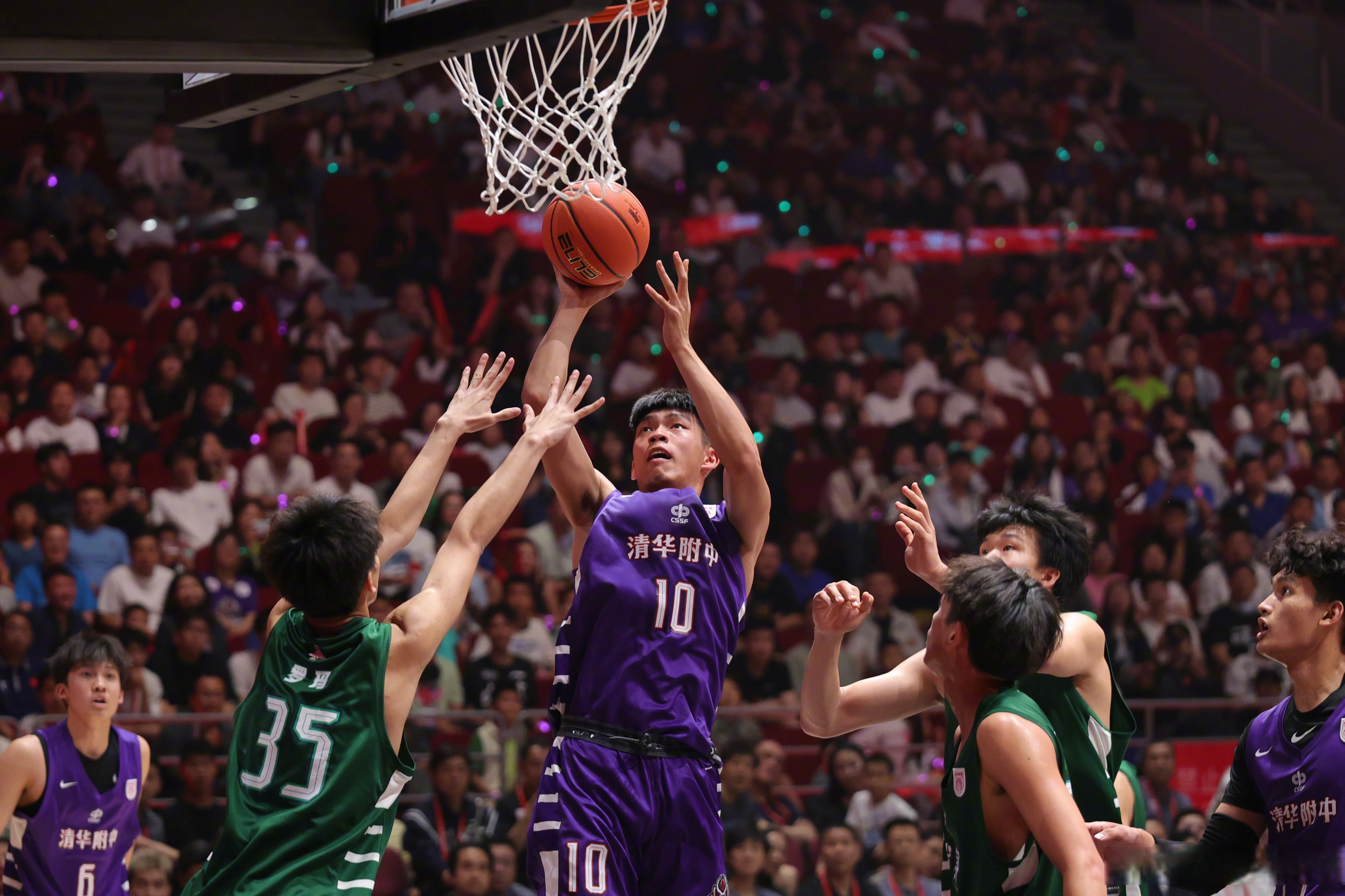 勇敢的球员在比赛中不顾一切拼搏的简单介绍 勇敢的球员在比赛中不顾一切拼搏的简单介绍