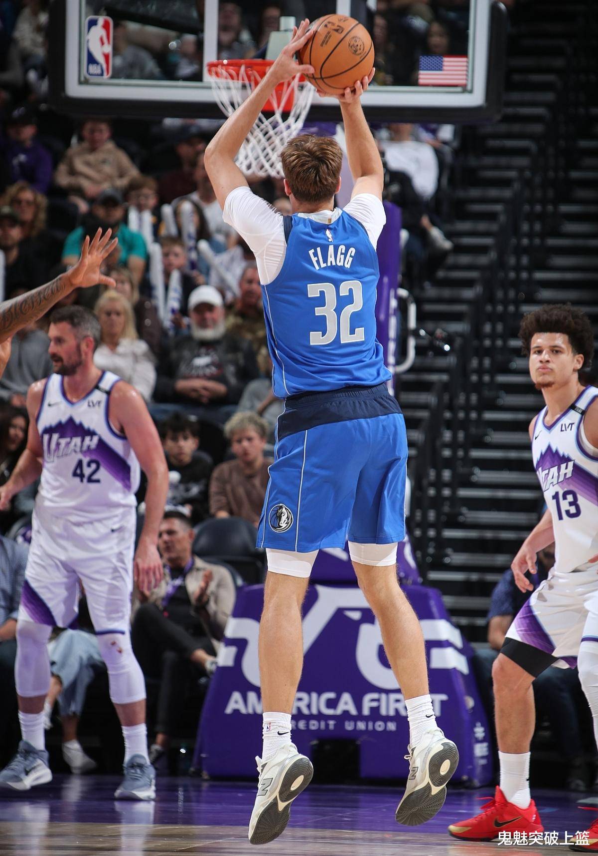 关于爵士两分力克独行侠，主场助力胜利的信息