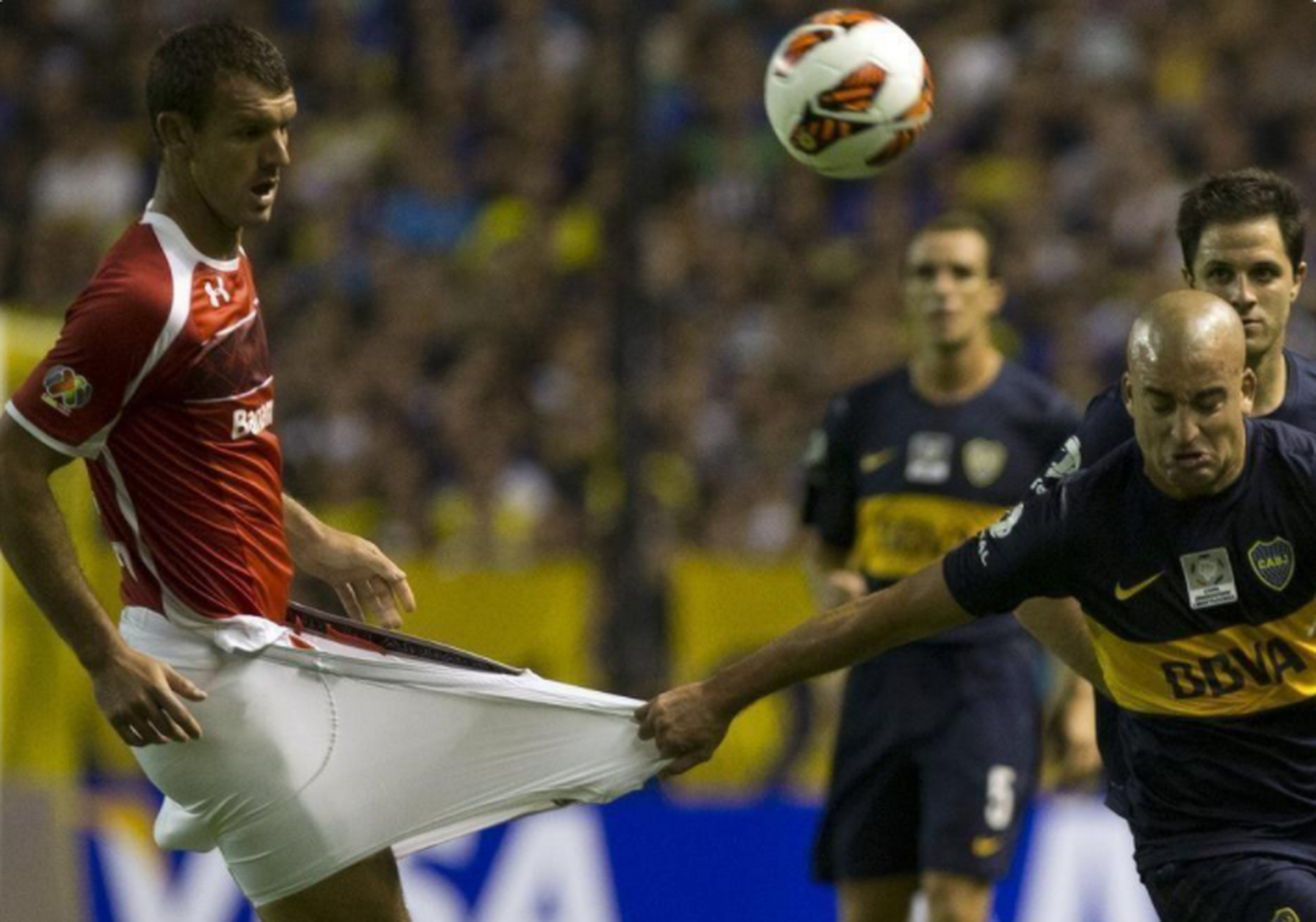 关于足球场上的激情瞬间引人入胜的信息 关于足球场上的激情瞬间引人入胜的信息