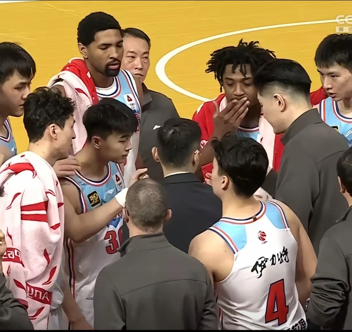 关于山西队遭遇困境,队员积极备战下一场比赛的信息 关于山西队遭遇困境,队员积极备战下一场比赛的信息