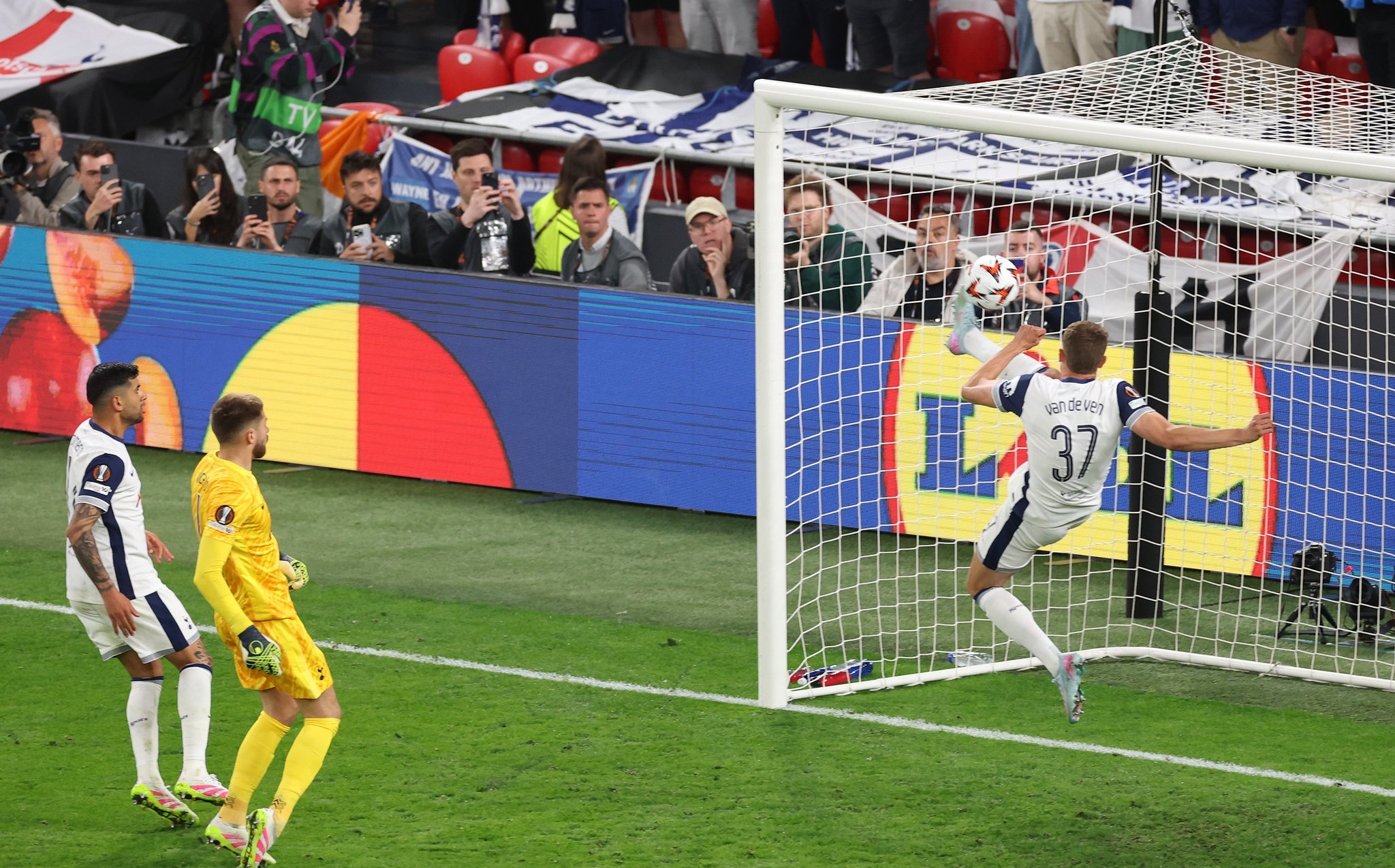 热刺主场获胜,奋力维护荣誉的简单介绍 热刺主场获胜,奋力维护荣誉的简单介绍