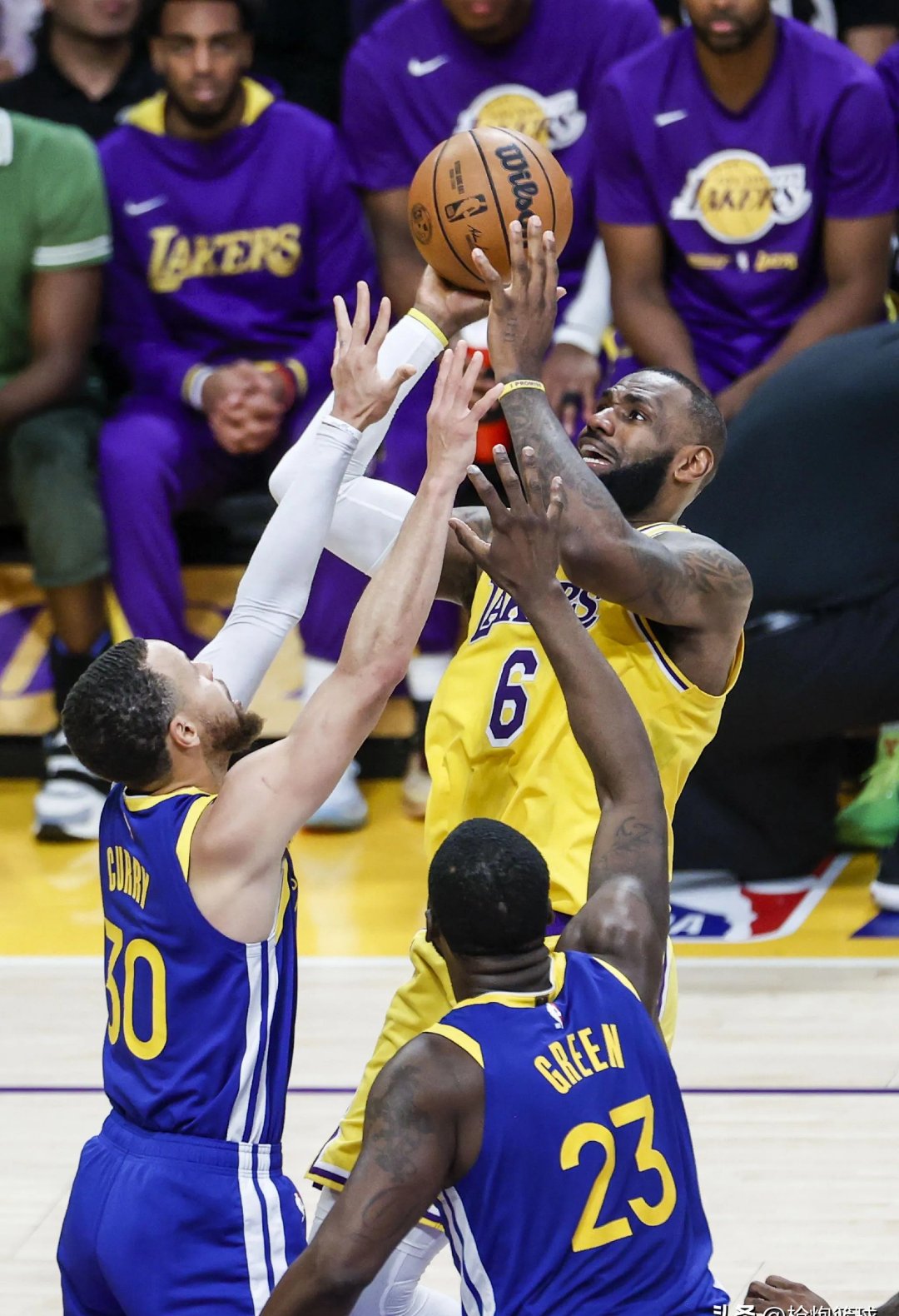 包含勇士全队高效发挥,轻松战胜对手的词条 包含勇士全队高效发挥,轻松战胜对手的词条