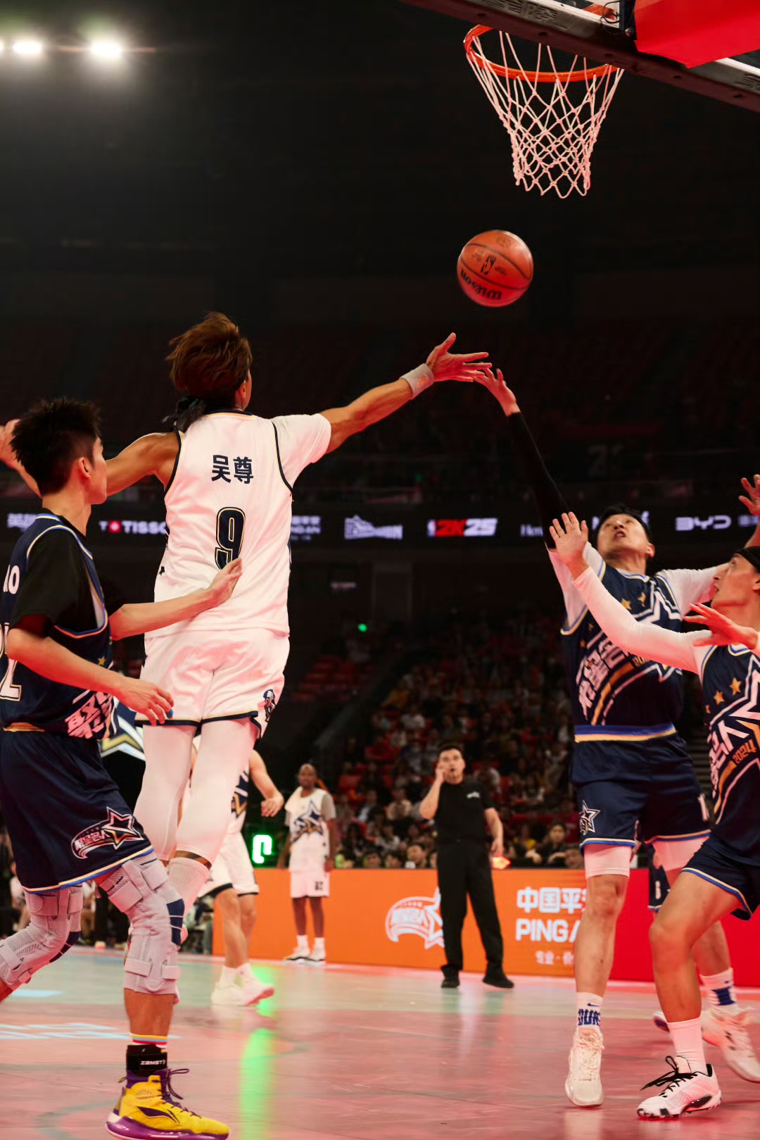 关于篮球赛场明星球员获赞助品牌的信息 关于篮球赛场明星球员获赞助品牌的信息