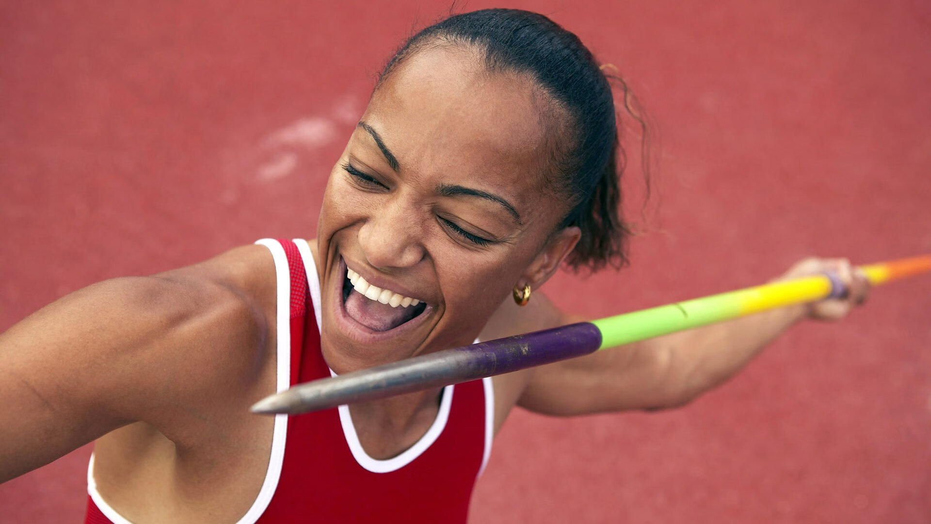 街道轰鸣与政治博弈，当F1引擎声遇见国际风云