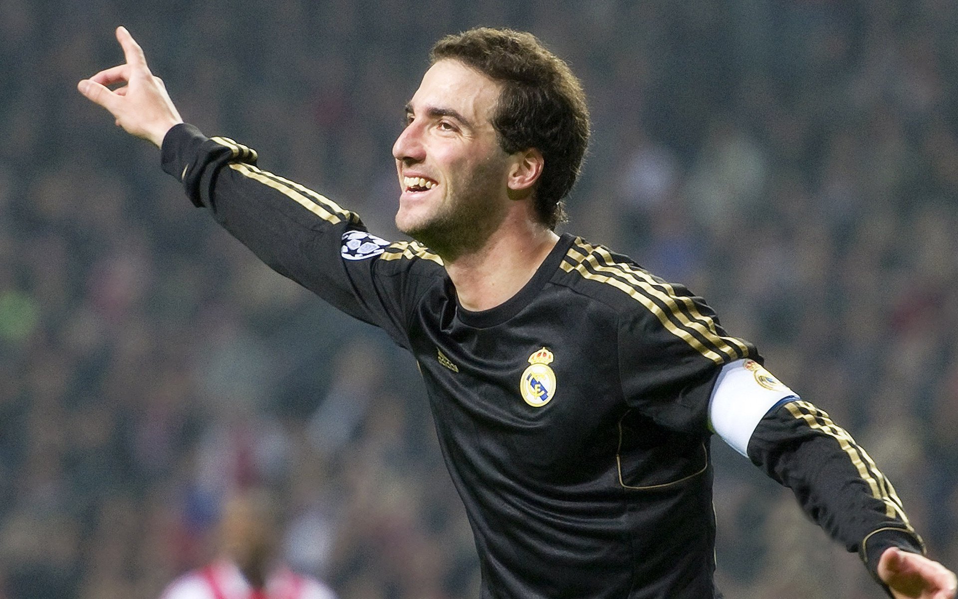 赛道上的心跳时刻，梅赛德斯险胜雷诺，周冠宇惊艳四座