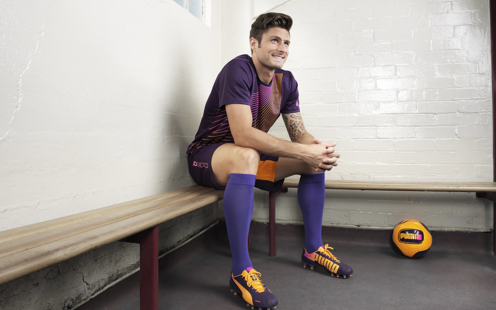 鏖战曼谷，日本队绝境逢生，马琳一球点燃亚洲足球之夜